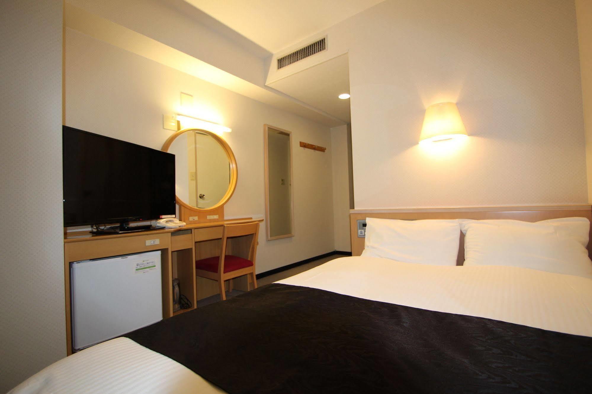 APA Hotel Tonami-Ekimae Bagian luar foto