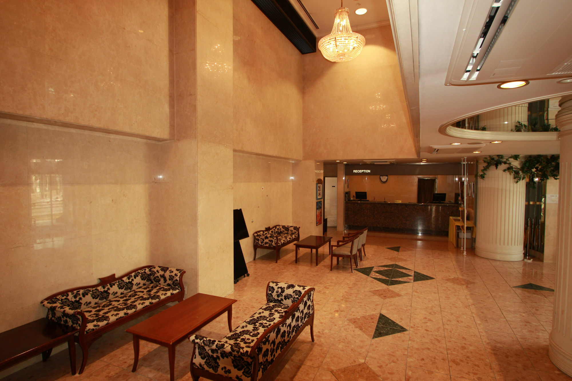 APA Hotel Tonami-Ekimae Bagian luar foto